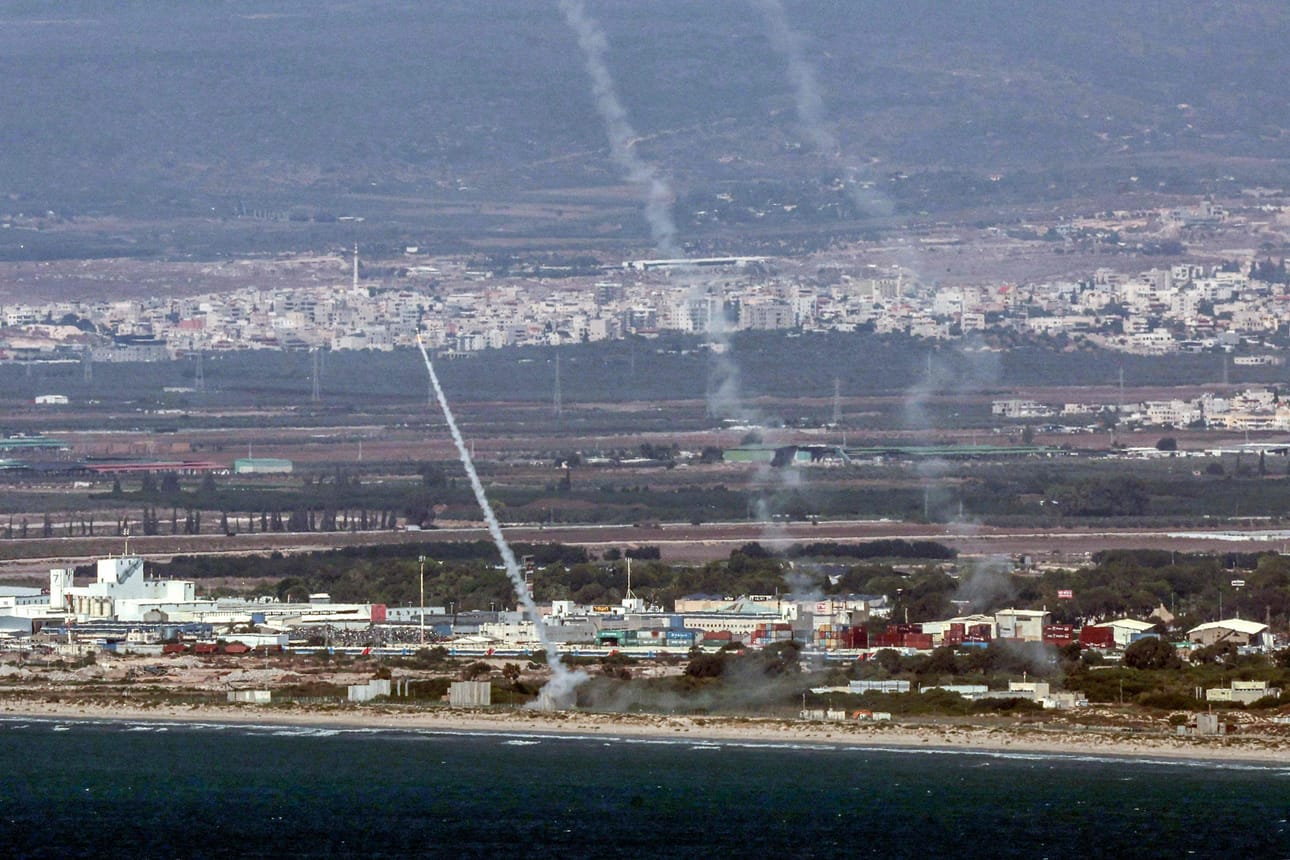 Tutkijan mukaan Israelin on mahdotonta pelkillä ilmaiskuilla saavuttaa julkilausuttua tavoitettaan, joka on Hizbollahin rakettitulen loppuminen Pohjois-Israeliin ja asukkaiden paluu alueelle. LEHTIKUVA / AFP
