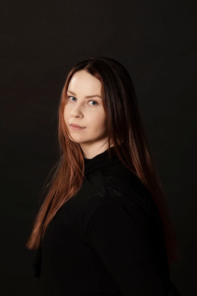 Satu Leisko on helsinkiläinen kirjailija. Hän on aiemmin kirjoittanut kaunokirjallisuutta ja tietokirjallisuutta nuorille ja aikuisille lukijoille.