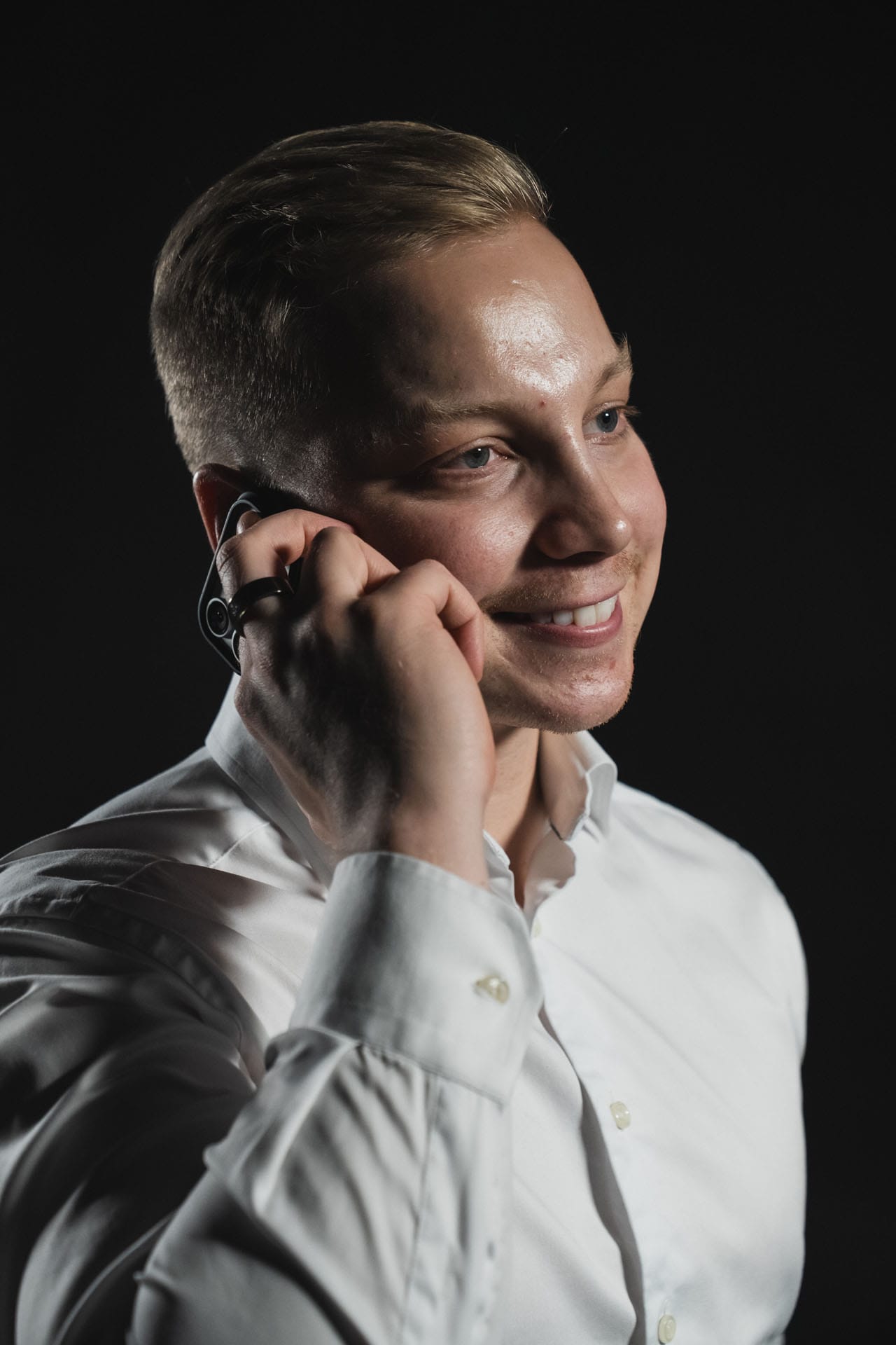 Aleksi auttaa mielellään varallisuudenhoidon matkalla, häneen voi olla matalalla kynnyksellä yhteydessä.