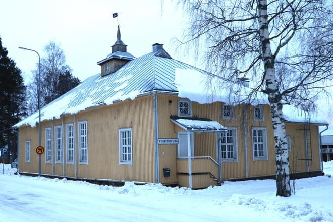 Alajärven kirkonkylän nuorisoseurantalo valmistui vuonna 1920. Seuran talousvaikeuksien takia se oli vuokrattuna Alajärven kunnalle vuosina 1960-1976. KUVA: SAILA COLLANDER