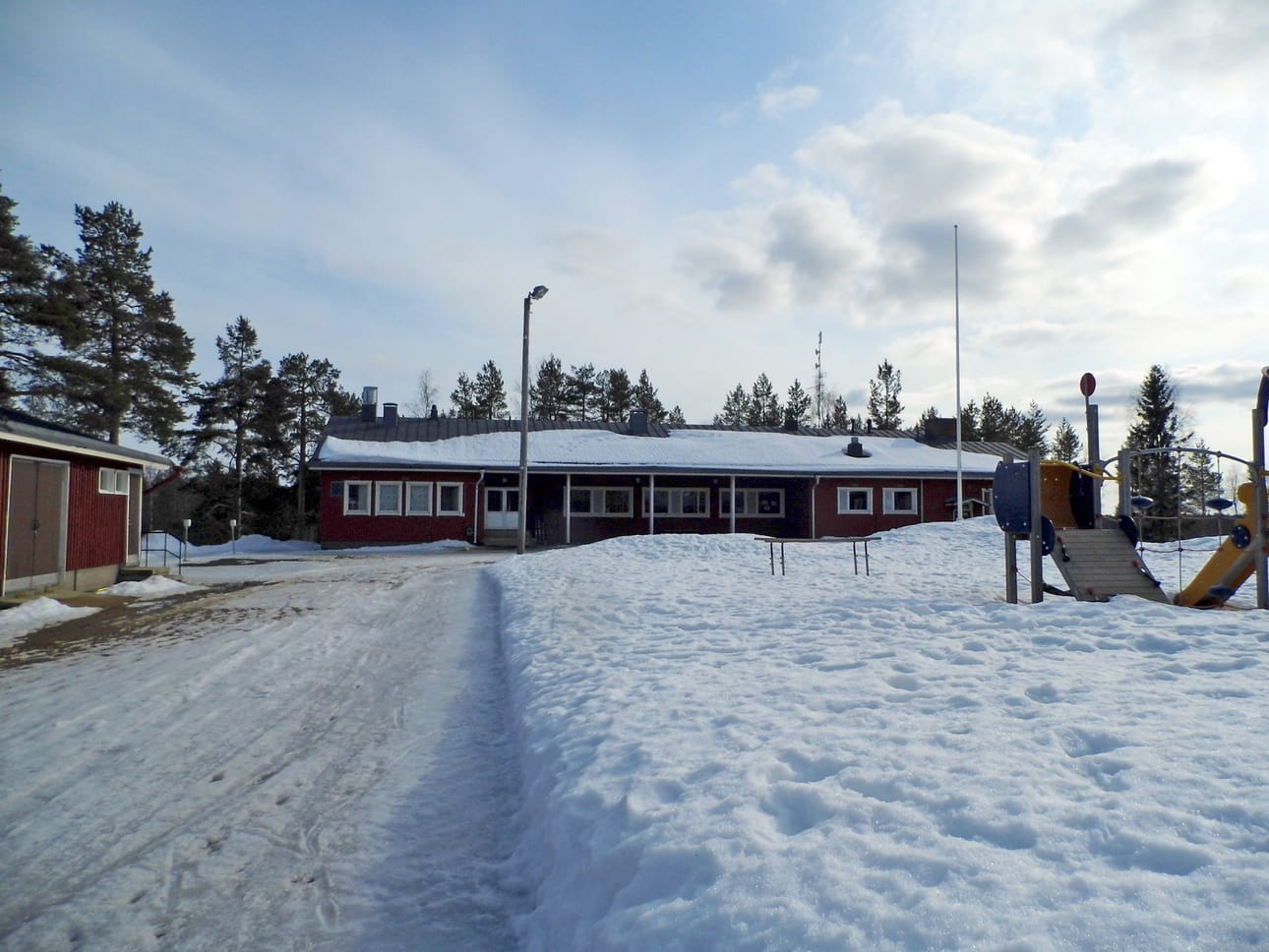 Aittojärven koululla on tehty sisäilmatutkimuksia. Koulun tulevaisuutta pohditaan tulosten valmistuttua.