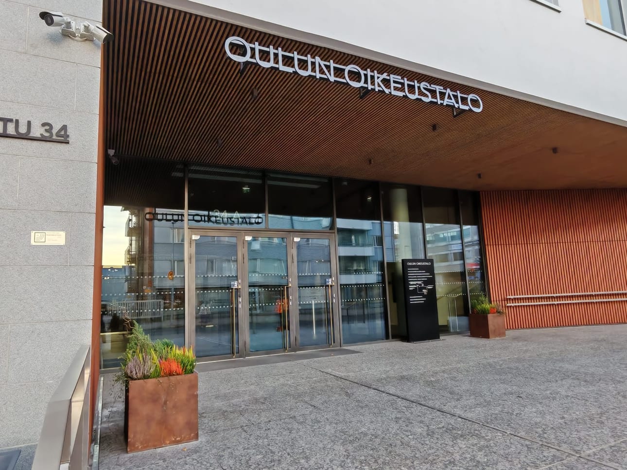 Oikeudenkäynti pidetään Oulun oikeustalolla.