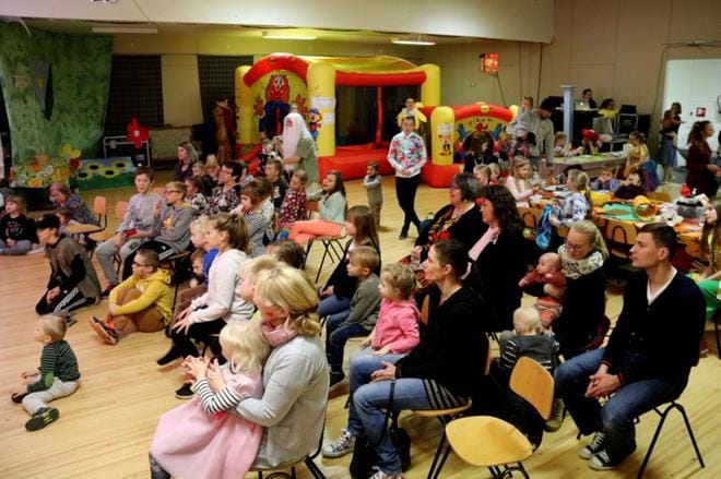 Viime vuoden lokakuussa 100 satua -päivä oli Ylihärmän Nuorisoseuran tapa juhlia itsenäistä Suomea. KUVA: AKSELI KANGAS