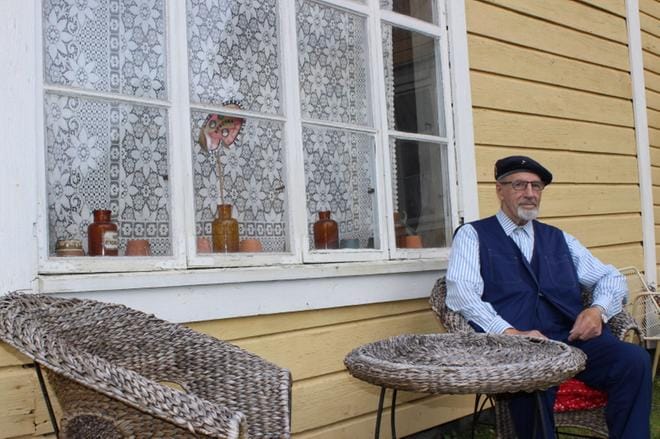 Pentti Pihlaja kuuluu muun muassa paikallisen taideyhdistyksen Spectran perustajiin. KUVA: MINNA ZILLIACUS