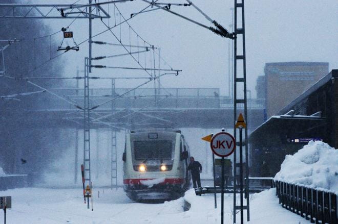Junien myöhästelystä on tullut Suomessa uusi normaali. Junakalustoon ja raiteisiin pitäisi panna lisää rahaa. ARKISTOKUVA: MINNA ANTILA