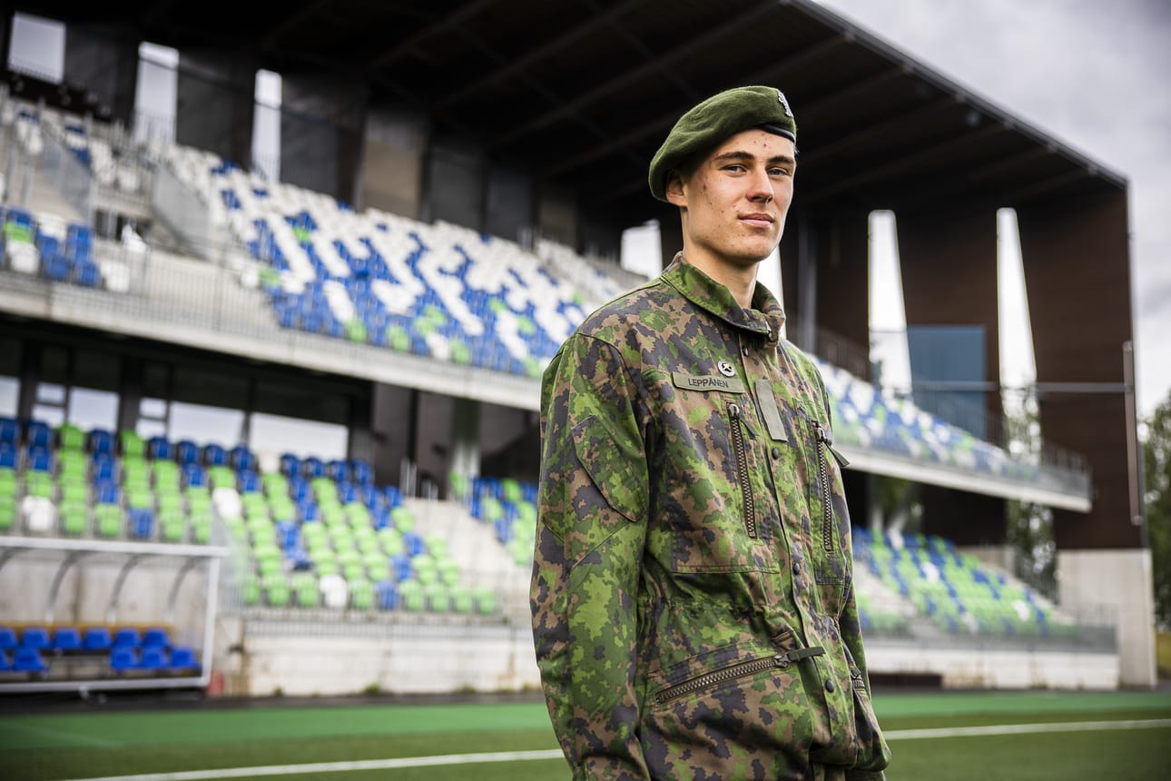 RoPS-puolustaja Arttu Leppänen, 20, palvelee Jääkäriprikaatissa viestimiehenä puoli vuotta eli 165 päivää.