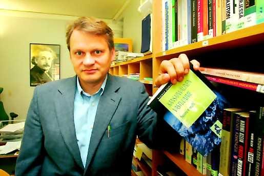 Uutta ajattelua. Suomen yhdistyksen puheenjohtaja, professori Markku Wilenius toivottaa kansainvälisen Rooman Klubin tervetulleeksi Helsinkiin miettimään informaatioajan seurauksia.