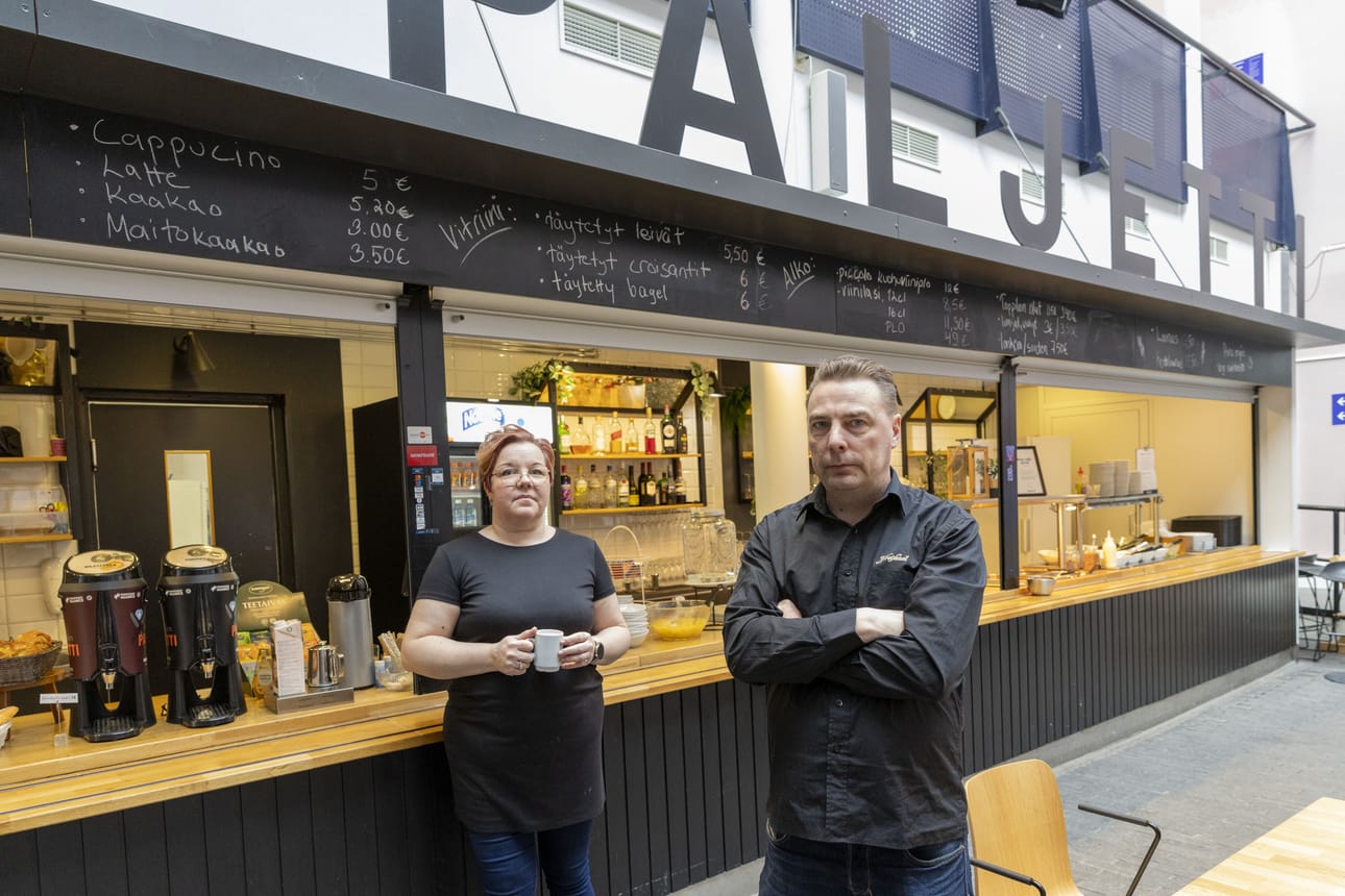 Kati Rautio on Paljetti Lounasravintoloiden yrittäjä, mutta puoliso Janne Rautio on ollut toiminnassa tiivisti mukana alusta asti. – Perustimme yrityksen viisi kuukautta ennen koronaa. Helppoa vuotta meillä ei ole vielä ollutkaan, Kati Rautio sanoo.