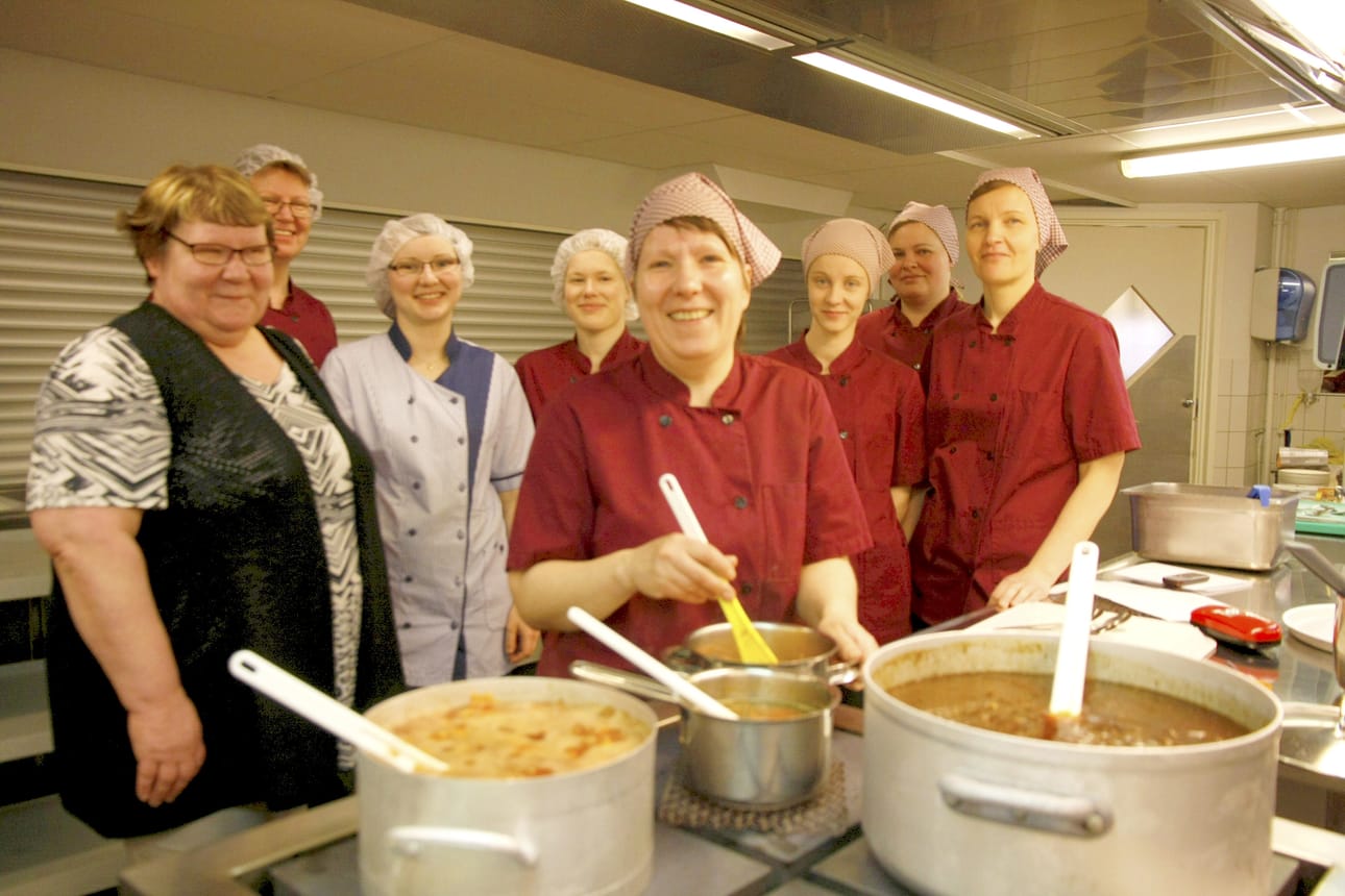 Eila Päkkilä, Sari Särkinen, Petra Hyvärinen, Janina Sillanpää, Johanna Sarajärvi, Annu Leskelä, Maritta Martinkauppi ja Anne Määttä tietävät, miten hyvä ja maittava ruoka tehdään.