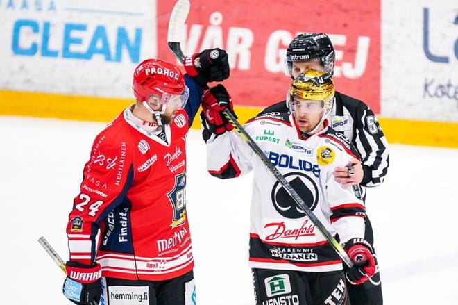 Filip Riskalla oli asiaa Tylor Spinkille. KUVAT. SAMPPA TOIVONEN