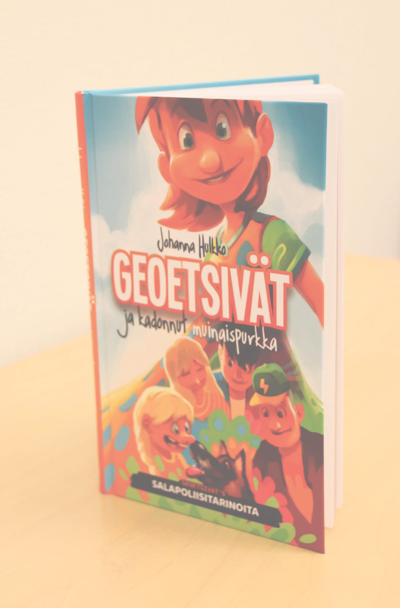 Johanna Hulkon uusimman Geoetsivät-kirjan kuvitus on tamperelaisen Jari Paanasen käsialaa.