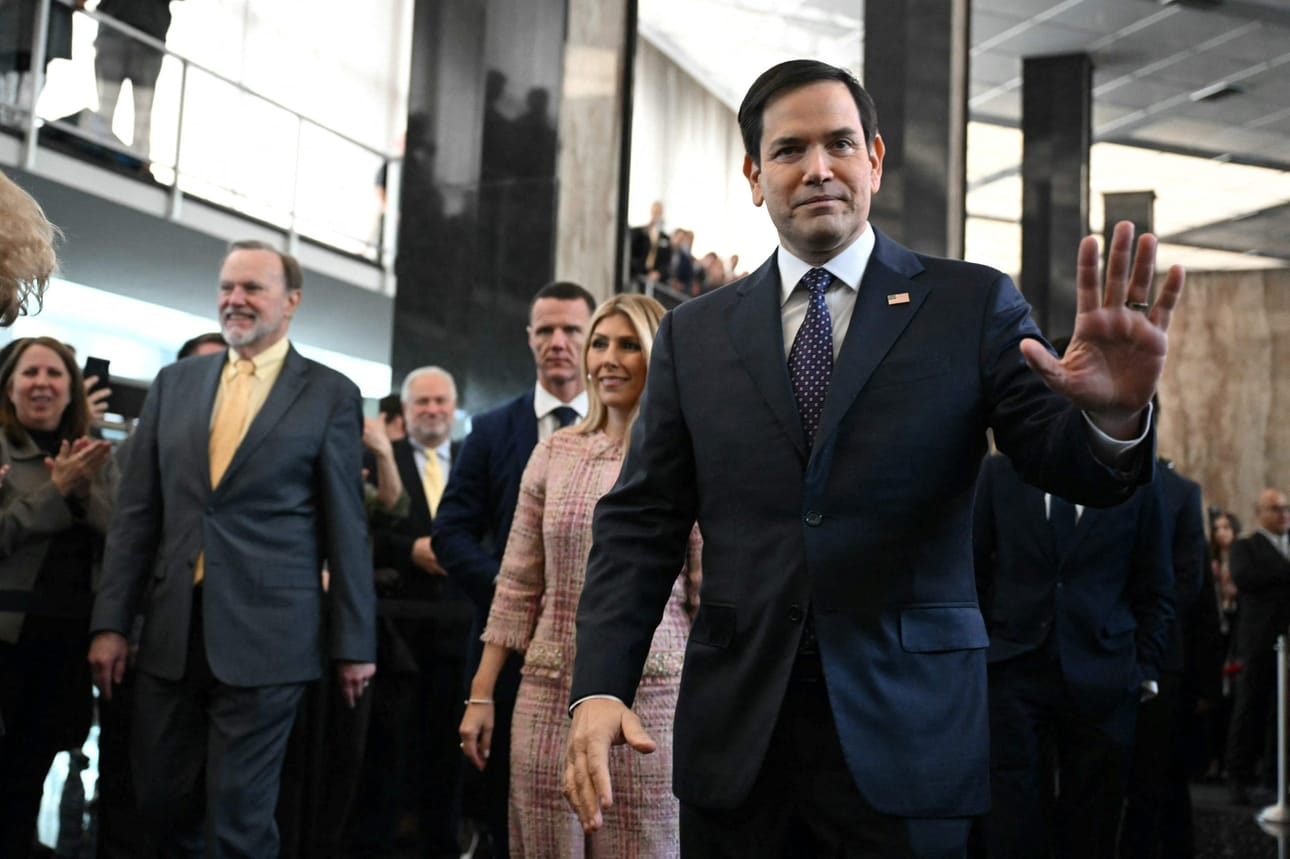 Ulkoministeri Marco Rubio (oik.) kertoi tiukennuksista sisäisessä muistiossa. LEHTIKUVA/AFP