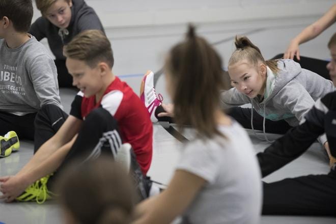 Kokeilun tarkoituksena on valmistaa liikunnasta pitäviä urheiluluokkalaisia entistä tiiviimpään harjoitteluun ja liikunnalliseen elämäntapaan. KUVAT: MINNA ANTILA