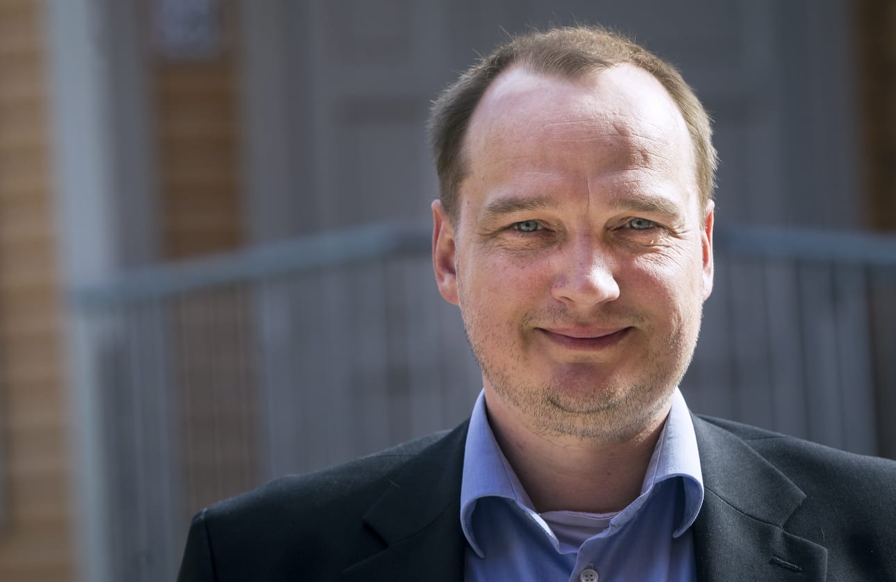 Närpiön kaupunginhallituksen puheenjohtaja Sven Jerkku (r.) sanoo, että tärkeää on, että Närpiön ja Kaskinen saavat itse ohjata liitosneuvotteluja, eikä valtio tule väliin. Arkistokuva.