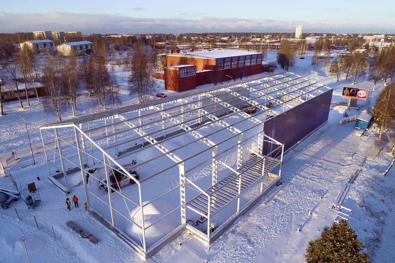 Kuvituskuva: Padel-hallityömaa Raahessa.
