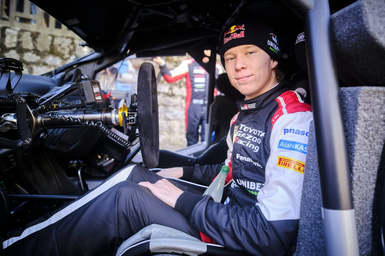 Kalle Rovanperä lähtee kauden kolmanneksi viimeiseen osakilpailuun 33 pisteen karkumatkalla ennen Elfyn Evansia. LEHTIKUVA / HANNU RAINAMO