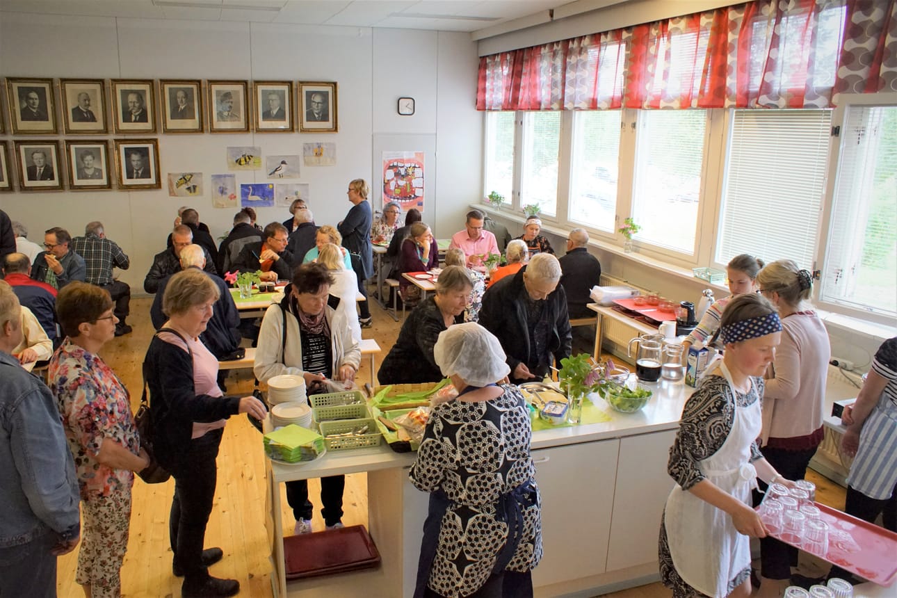 Kuivalihavelli oli jälleen ykkössuosikki vattumarkkinoilla. Maa- ja kotitalousnaisilla riitti työtä sen valmistuksessa ja tarjoilussa.
