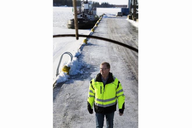 Satamajohtaja Teijo Seppelinin mukaan sataman uudistusten myötä esimerkiksi rahtilaivojen asiointi Vaasassa sujuu paljon nykyistä nopeammin. KUVA: JARNO PELLINEN