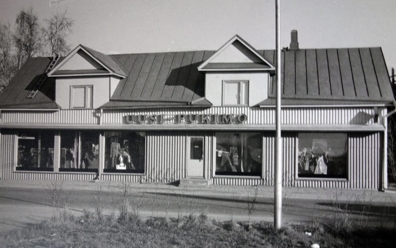 Lyyli Lauttamus perusti vaatetusliikkeen Kauhavan keskustaan vuonna 1932.