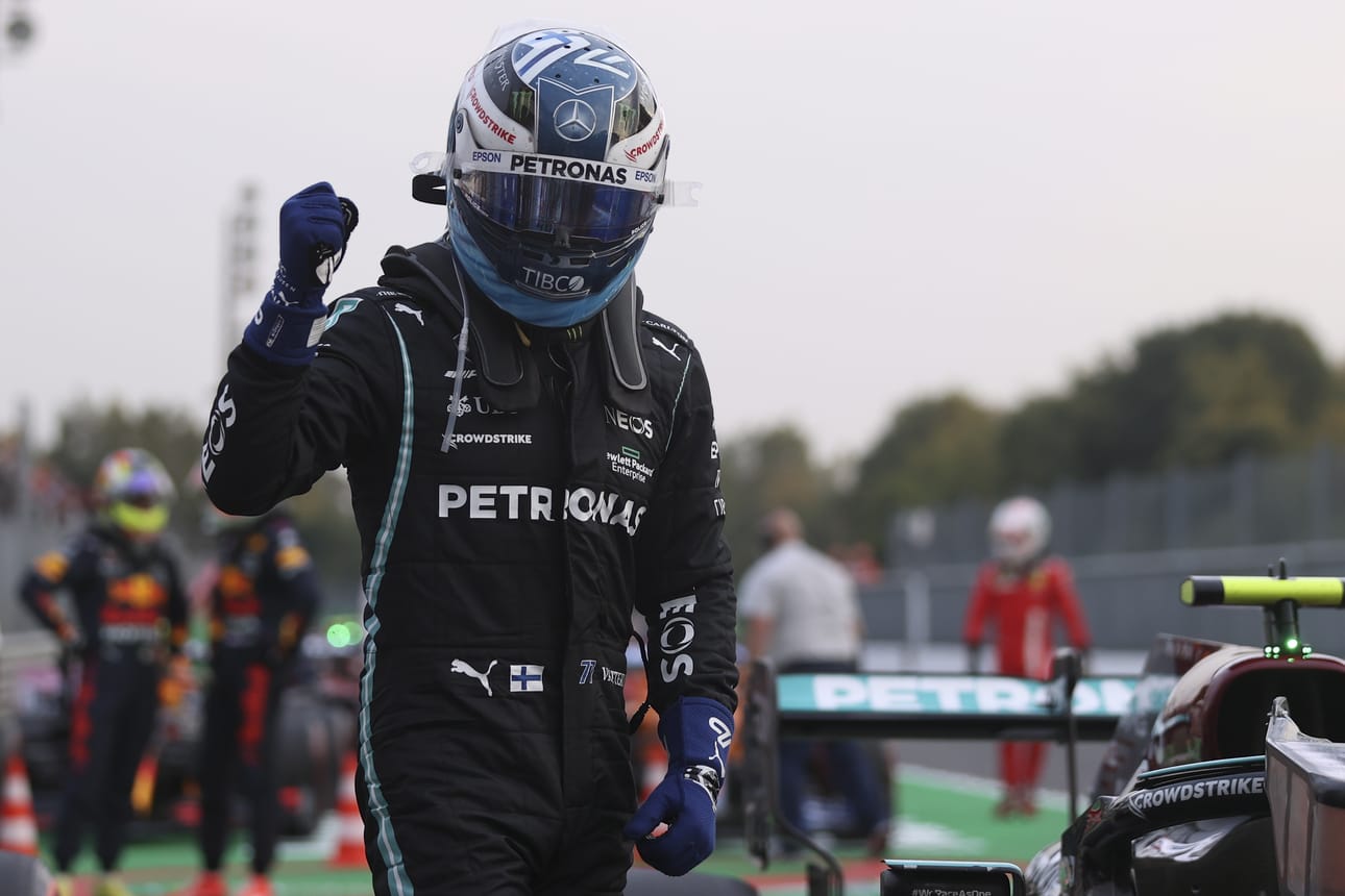 Valtteri Bottas tuuletti Monzan sprinttikisan voittoa lauantaina.
