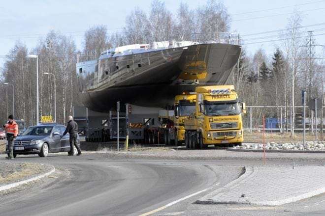 Pohjantien liikenneympyrässä oli ajettava kanttareiden päältä.