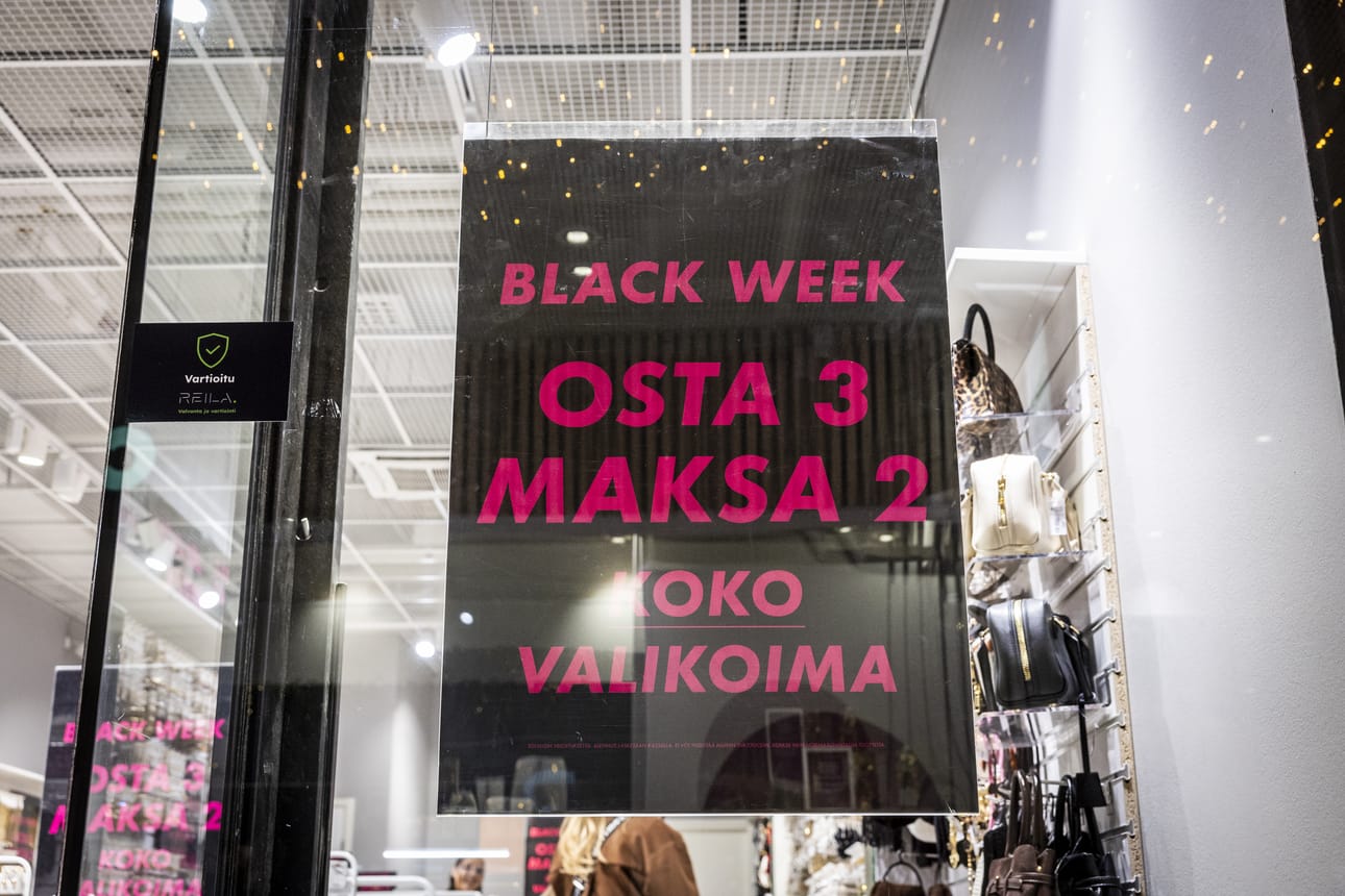 Black Friday kannustaa kuluttajia ostoksille.