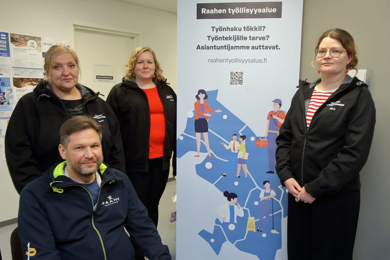 Raahen työllisyysalueella palveltava asiakasmäärä on noin 6000, josta puolet työttömiä. Ville Luukkanen, Jaana Hautamäki, Marika Ahonniemi ja Mira Tamminen ovat tyytyväisiä asiakaspalautteeseen.