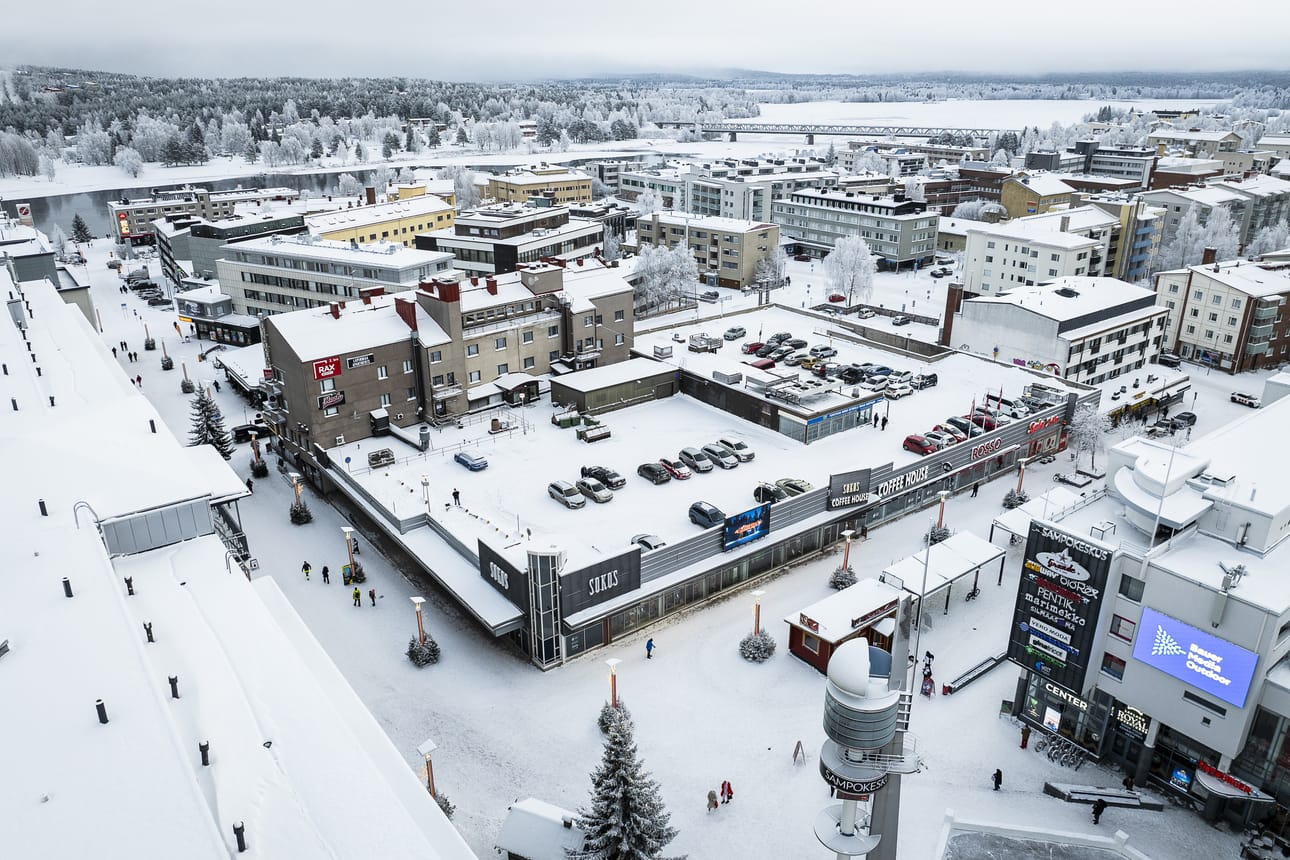 Rovaniemen keskustaan suunnitellun tornihotellin toteuttajana olisi ollut Osuuskauppa Arina. Maanantaina kaupunginhallitus ratkaisee, lähteekö se hakemaan valituslupaa korkeimmasta hallinto-oikeudesta.
