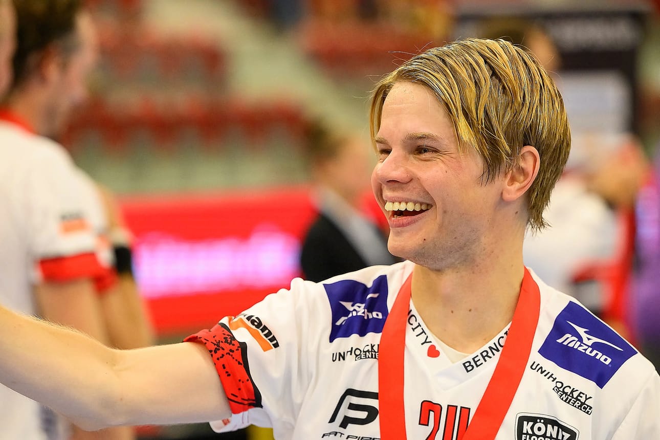 Jyrki Holopainen on ehtinyt saavuttaa Sveitsissä jo kaksi Supercupin voittoa ja yhden liigamestaruuden. Tämä kuva on otettu muutama viikko sitten Supercupin finaalin jälkeen.