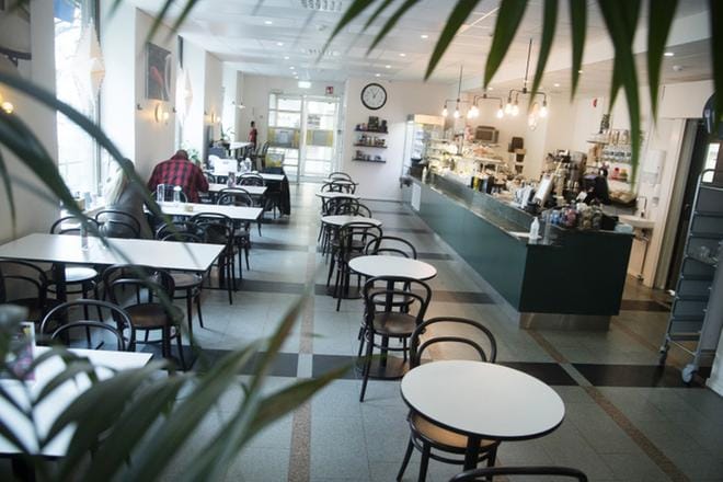Toisella kierroksella kustannustukeen oikeutettujen toimialojen listalla ei ole enää esimerkiksi ravintoloita, mutta ne voivat saada tukea harkinnanvaraisesti. Ravitsemistoiminta on ollut nyt suurimpien hakija-alojen joukossa.KUVA: Mauri Ratilainen/arkisto
