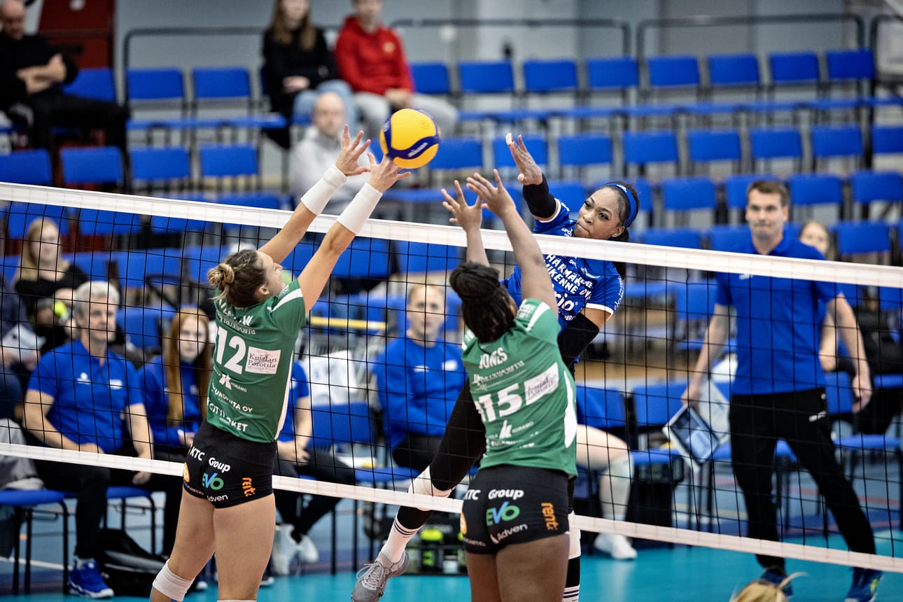 JymyVolleyn yhdysvaltalaishakkuri Jada Burse teki 28 pistettä.