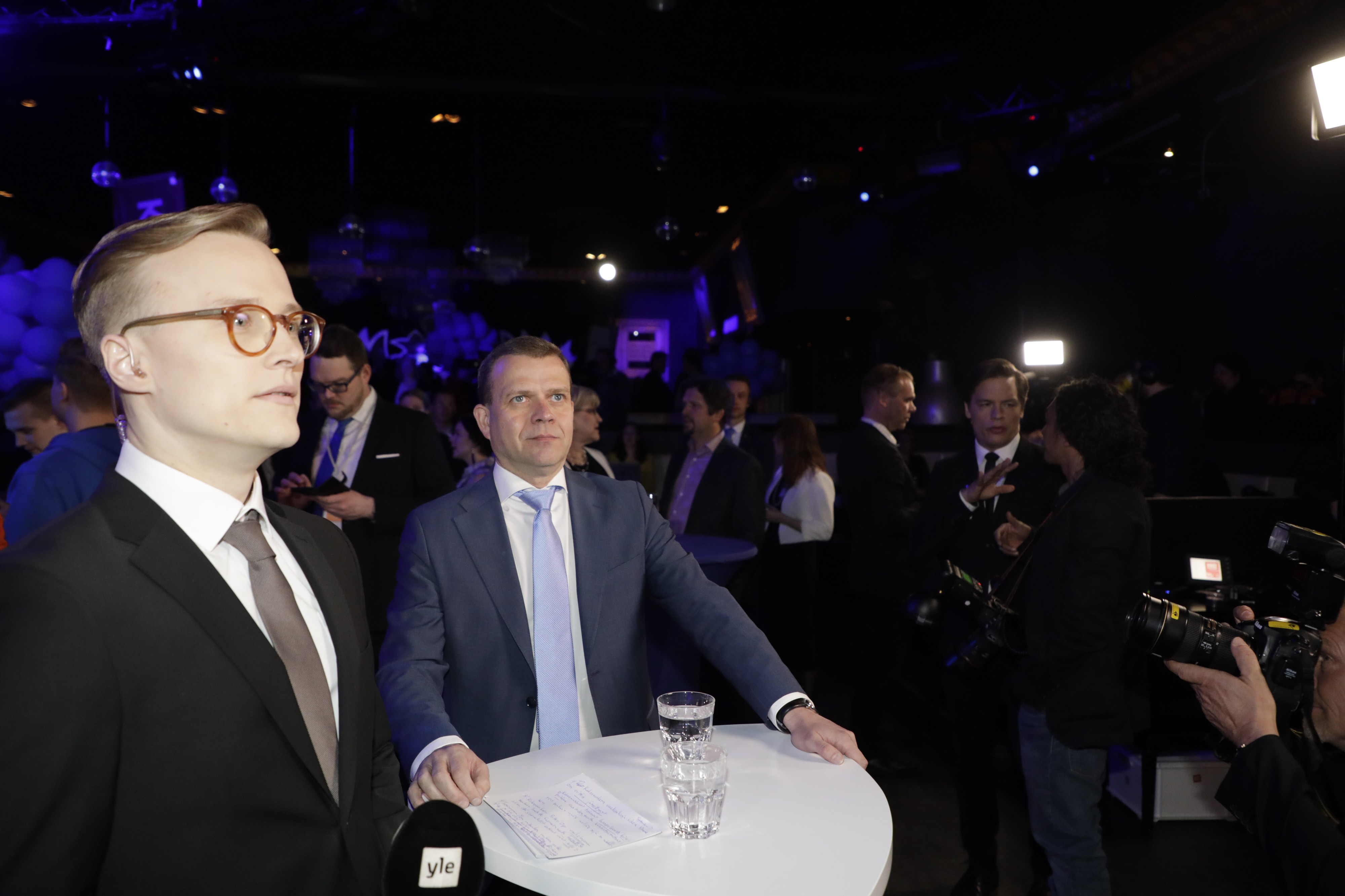 Kokoomuksen Petteri Orpo seurasi vaali-illan kulkua vaalivalvojaisissa. Kokoomus pitää vaalivalvojaisiaan Helsingin keskustassa Club Capital -ravintolassa