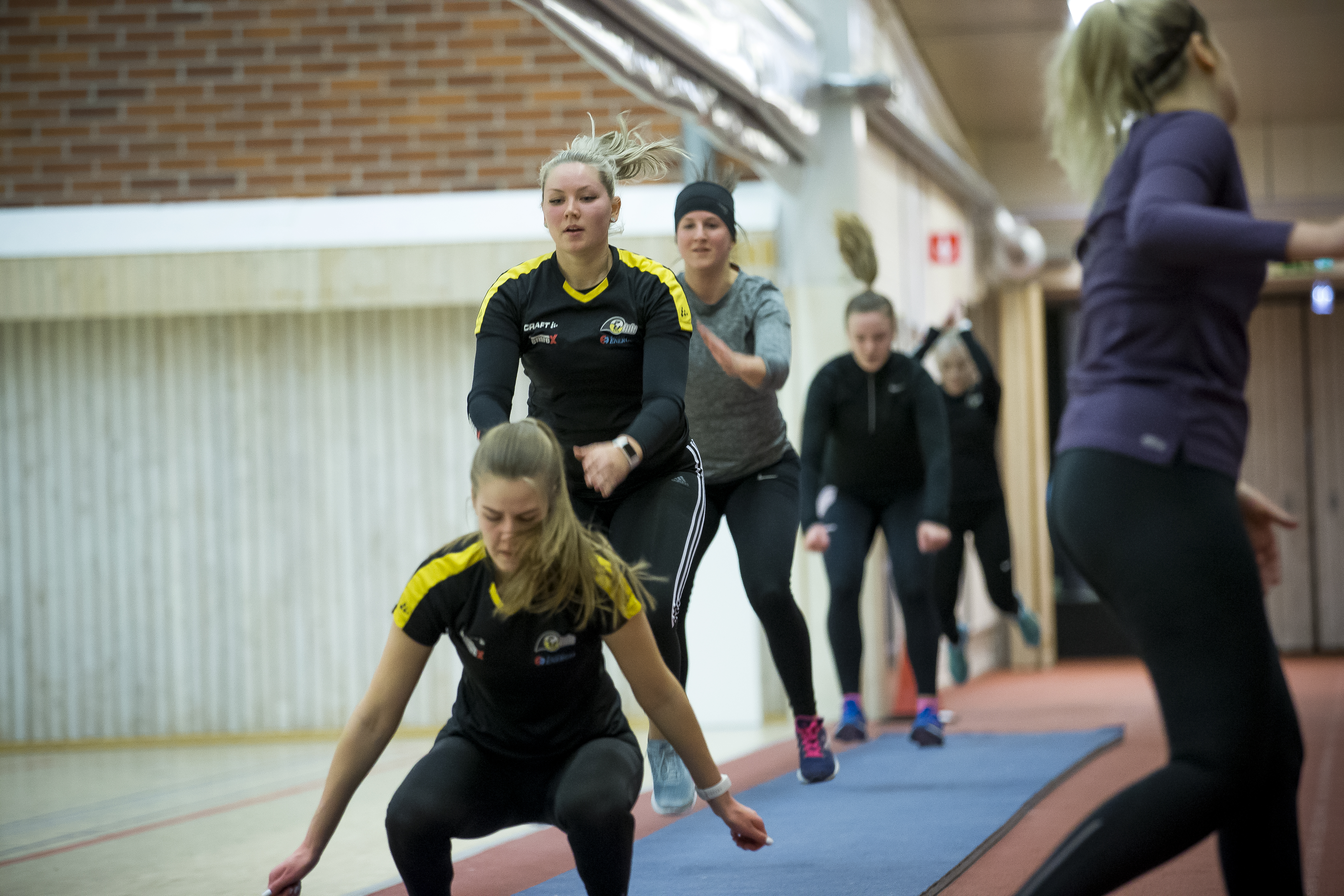 Pattijoen Urheilijoiden naisten pesäpallojoukkue on treenannut koko talven aktiivisesti.