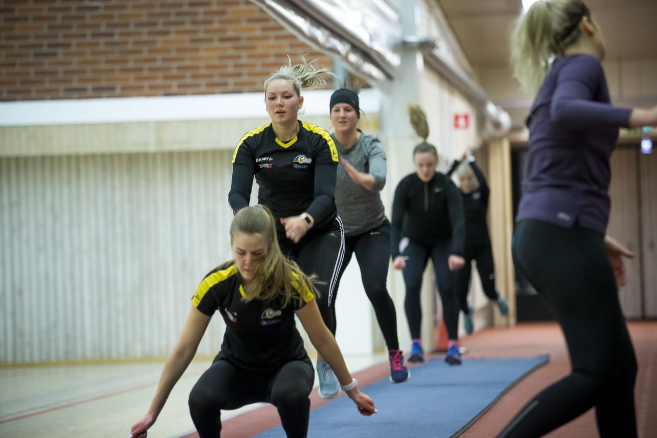 Pattijoen Urheilijoiden naisten pesäpallojoukkue on treenannut koko talven aktiivisesti.