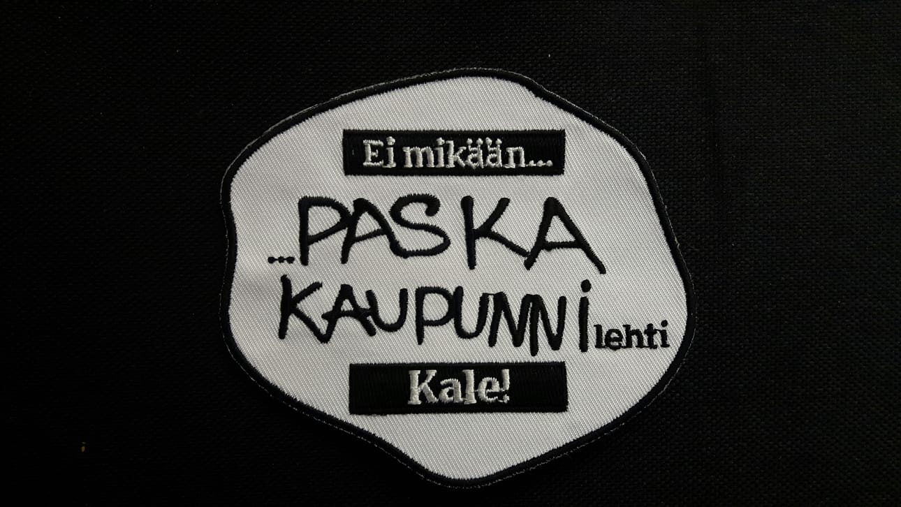 Kalen! haalarimerkin ideoi lehden synttäreiden suunnittelusta vastaava rytmiryhmä ja sen ulkoasun loi graafinen suunnittelija Minna Kuitula.