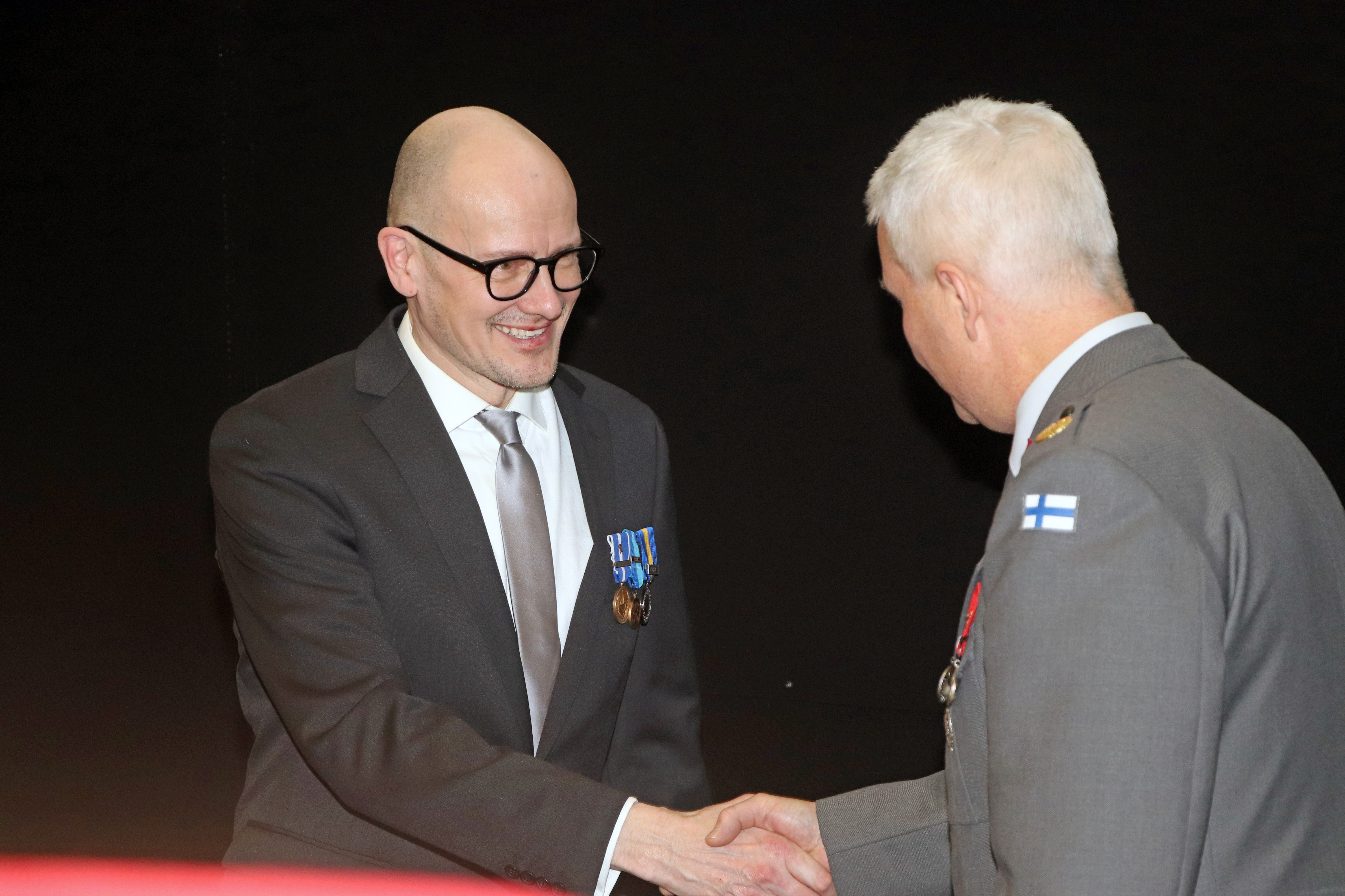 Pudasjärveläinen Marko Ojala vastaanotti ylennyksen Pohjois-Pohjanmaan ja Kainuun aluetoimiston päälliköltä