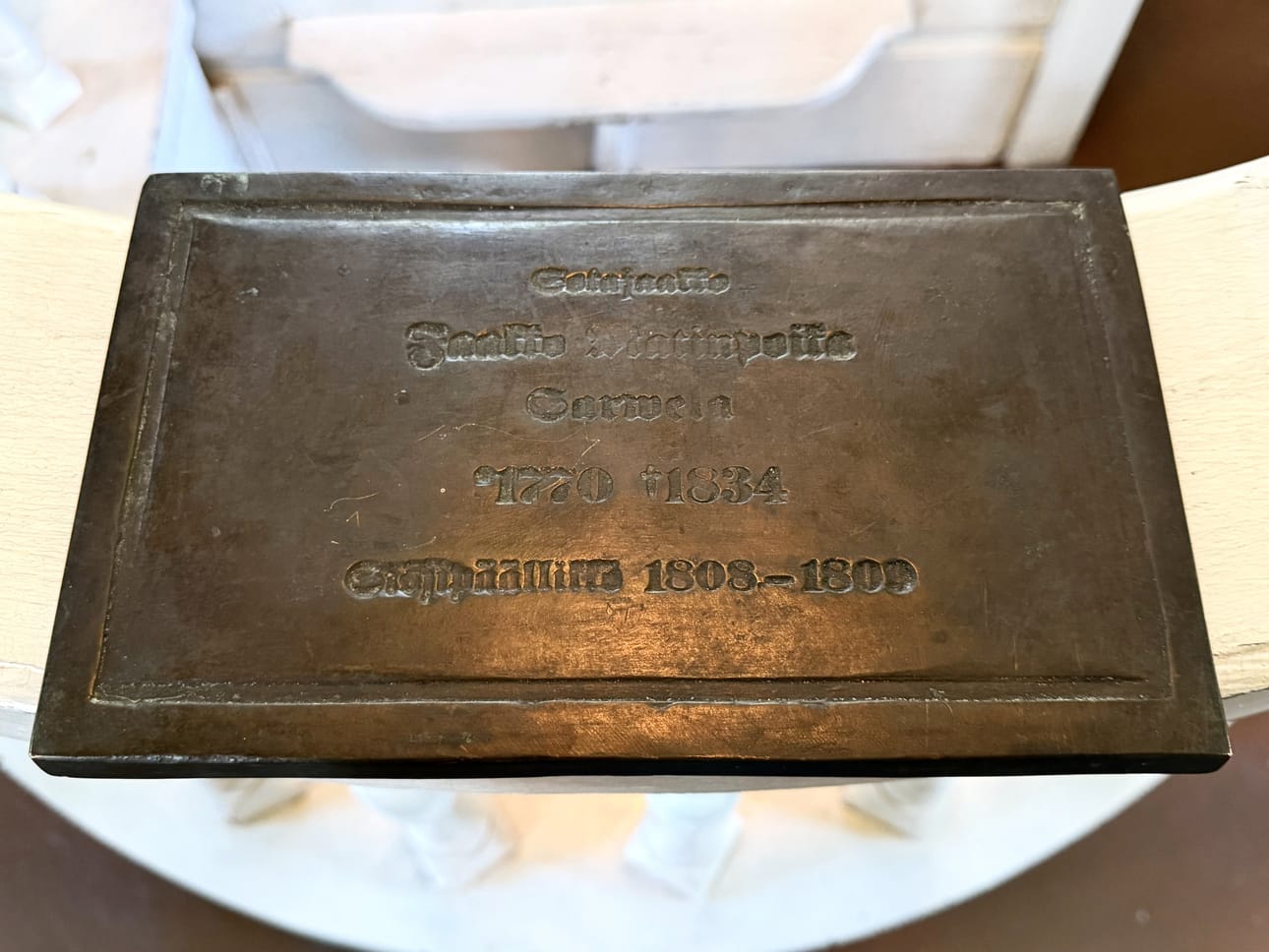 Iisalmesta maatilalta löytynyt vanha Sota-Jaakon muistolaatta palasi sunnuntaina Sarvelan suvun kotikirkkoon Sarvijoelle.