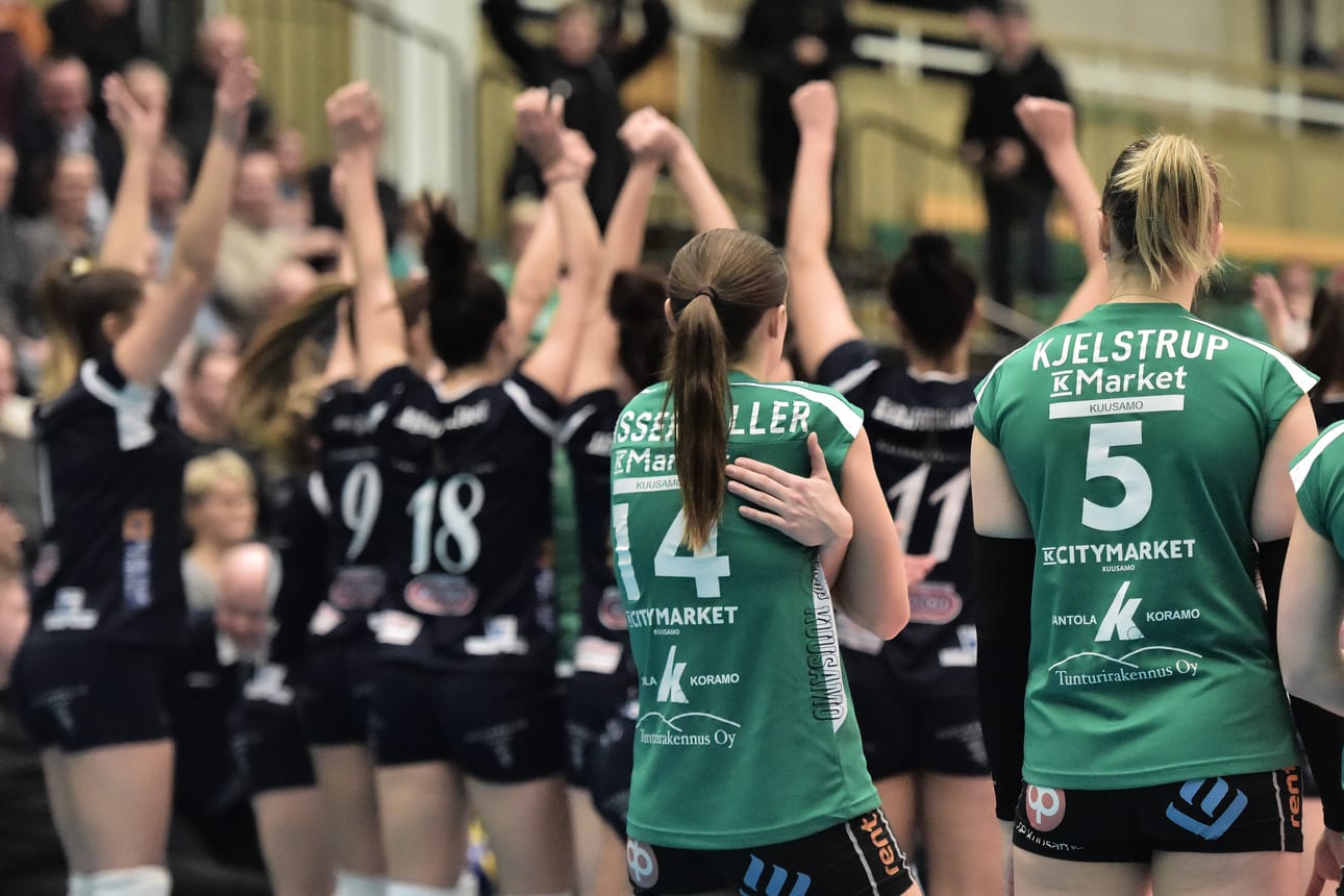Challenge Cupin neljännesvälierien ensimmäinen osaottelu päättyi kreikkalaisjuhliin.
