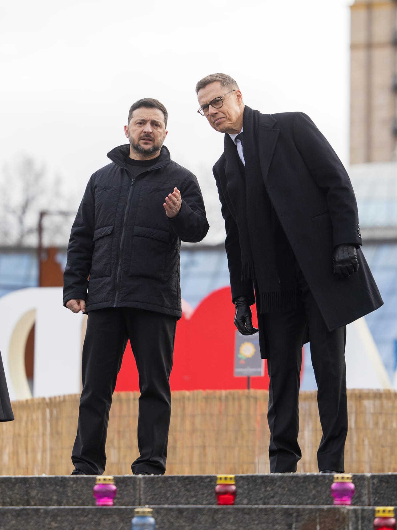 Presidentti Alexander Stubb (oik.) sanoi tiedotustilaisuudessa, että Ukraina on huomattavasti paremmassa tilanteessa tänään kuin vuosi sitten.