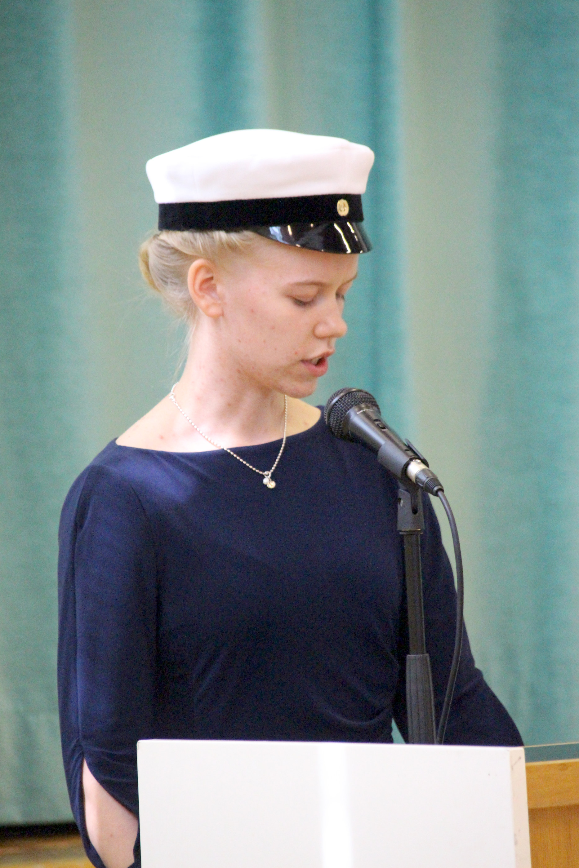 Anna-Kerttu Yrjänä kertoi jäävänsä kaipaamaan luokkakavereita ja porukan yhteishenkeä.