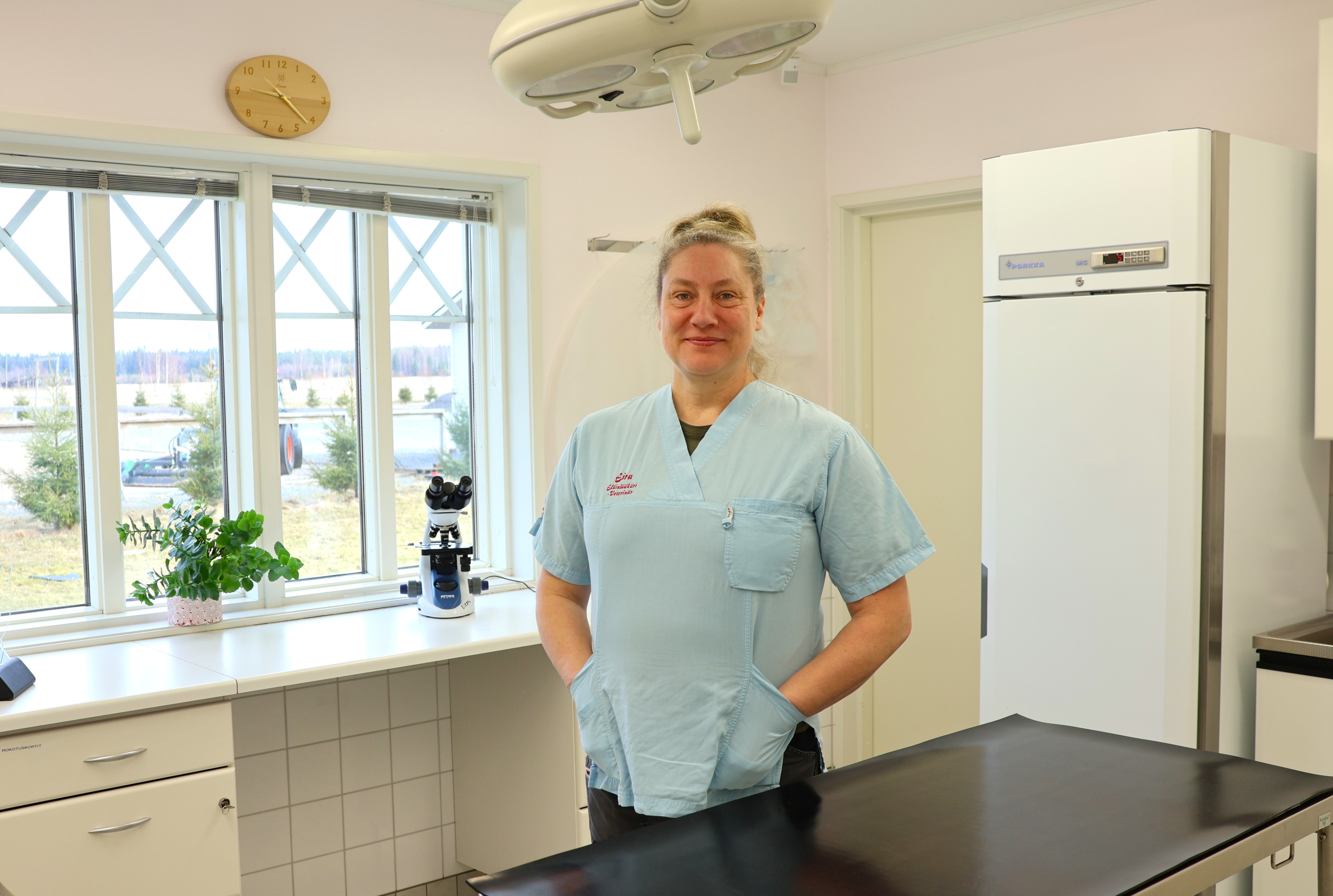 Uusi alku tutussa ympäristössä – Eläinlääkäri Eira Hyvätti avasi yksityisvastaanoton Myrkyssä