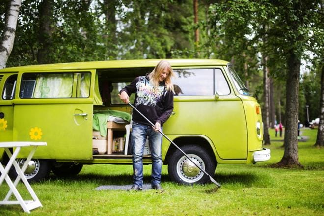 Lohjalainen Panu Heiskanen haluaa pitää Provinssi-pakunsa edustan siistinä. KUVAT: KRISTA LUOMA