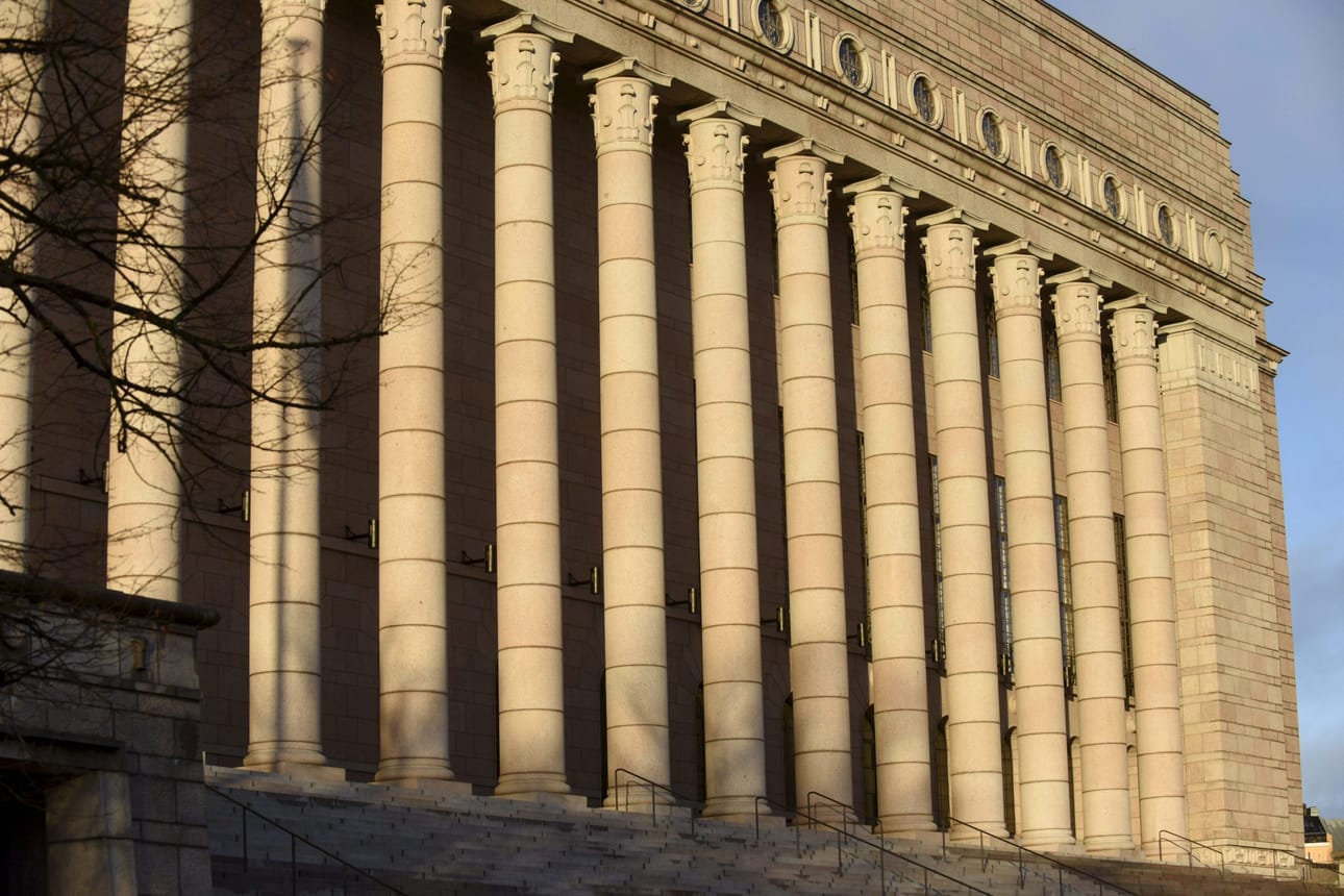 Eduskuntaan valitut puolueet ovat huolissaan suhteellisuuden epätasaisesta toteutumisesta Suomen nykyisessä vaalijärjestelmässä, kertoo Uutissuomalainen. LEHTIKUVA / Timo Jaakonaho