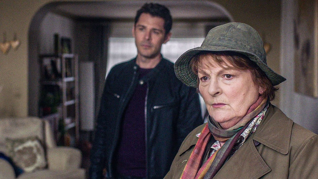 Tuttu kaksikko on täällä taas. Ylikomisario Vera Stanhopen (Brenda Blethyn) aisapari on ylikonstaapeli Aiden Healy (Kenny Doughty).