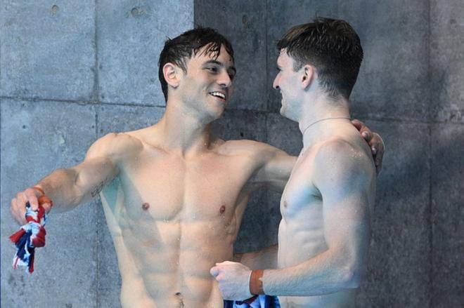 Ison-Britannian Thomas Daley (vas.) ja Matty Lee nappasivat olympiakultaa. Kuva: Lehtikuva / AFP