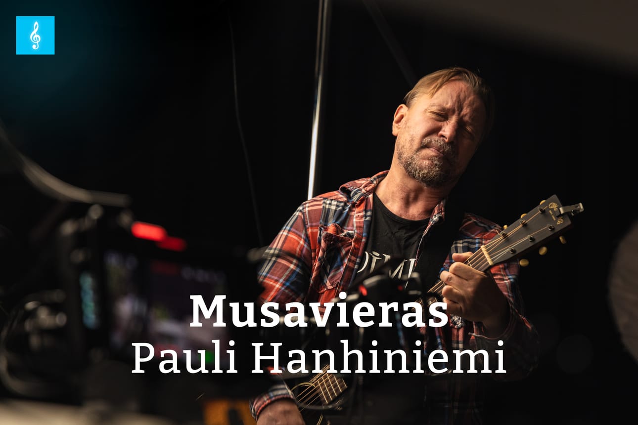 Kolmas Nainen -yhtyeen laulaja Pauli Hanhiniemi istahtaa ensimmäisenä Ilkka-Pohjalaisen Musavieraaksi.