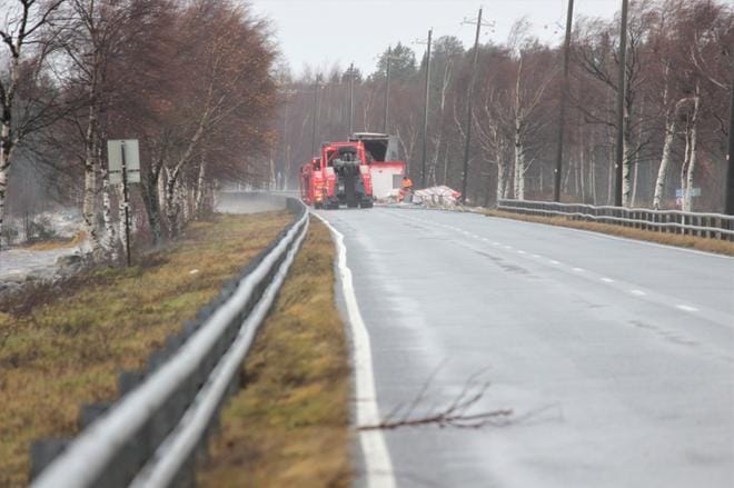 Kaskisiin johtavalla pitkällä sillalla on tapahtunut liikenneonnettomuus. KUVA: LOTTA KALLIO