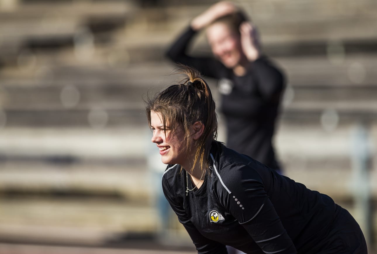 PattUssa pesäpalloileva Jenny Luomala kertoo, että ylimääräiset treenitunnit tulevat tarpeeseen.