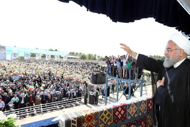 Iranin presidentti Hassan Ruhani puhui iranilaisille Sabzevarrin kaupungissa Luoteis-Iranissa sunnuntaina. KUVA: IRAN PRESIDENTIAL OFFICE / HANDOUT
