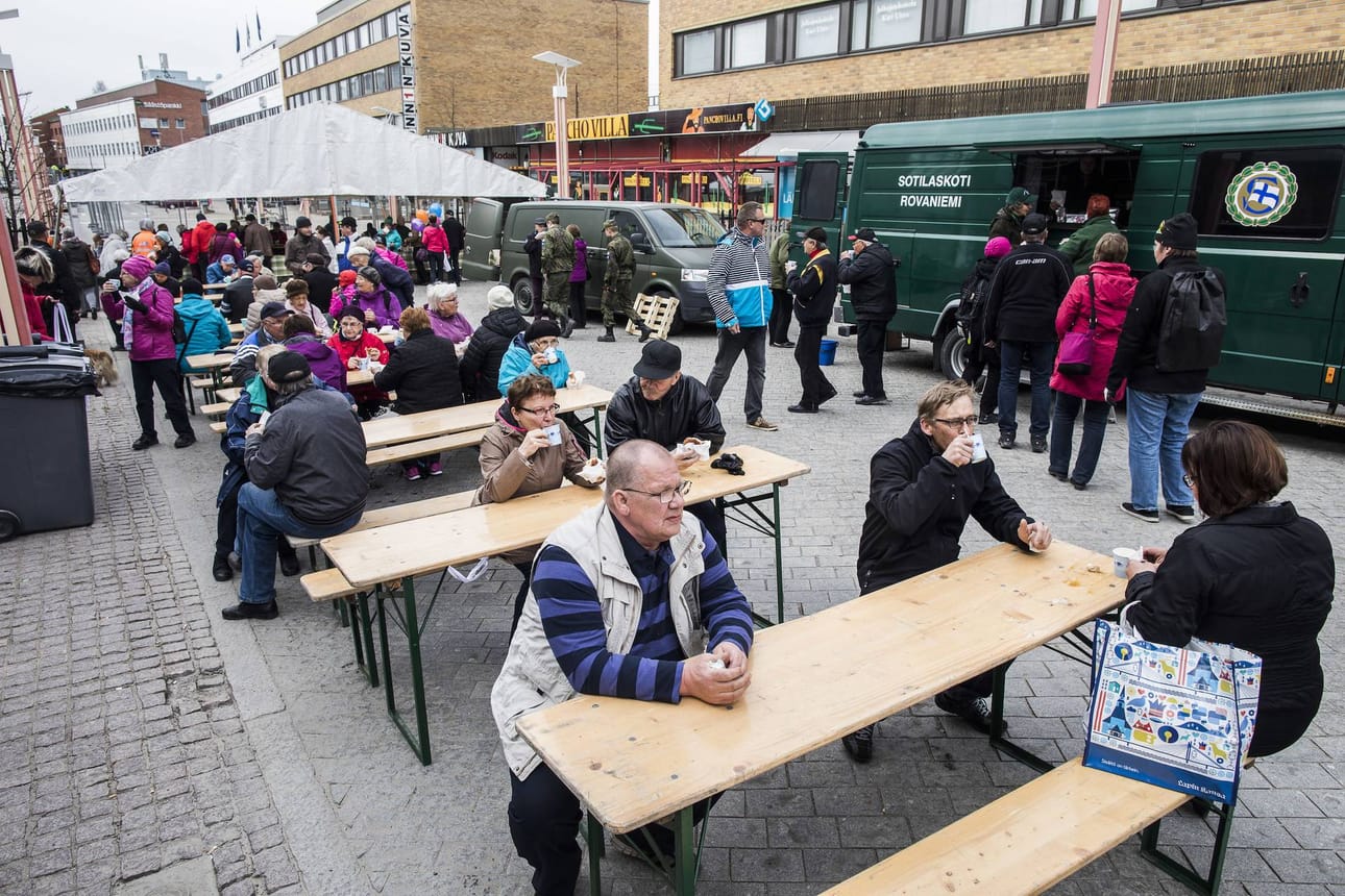 Kahviteltalla pääsee maistelemaan munkkien ohella lähtevänojan leipomon tuotteita.